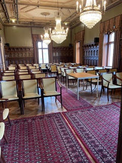 Går att möblera för ett föredrag eller med uppställda slagbord för buffé el dyl.